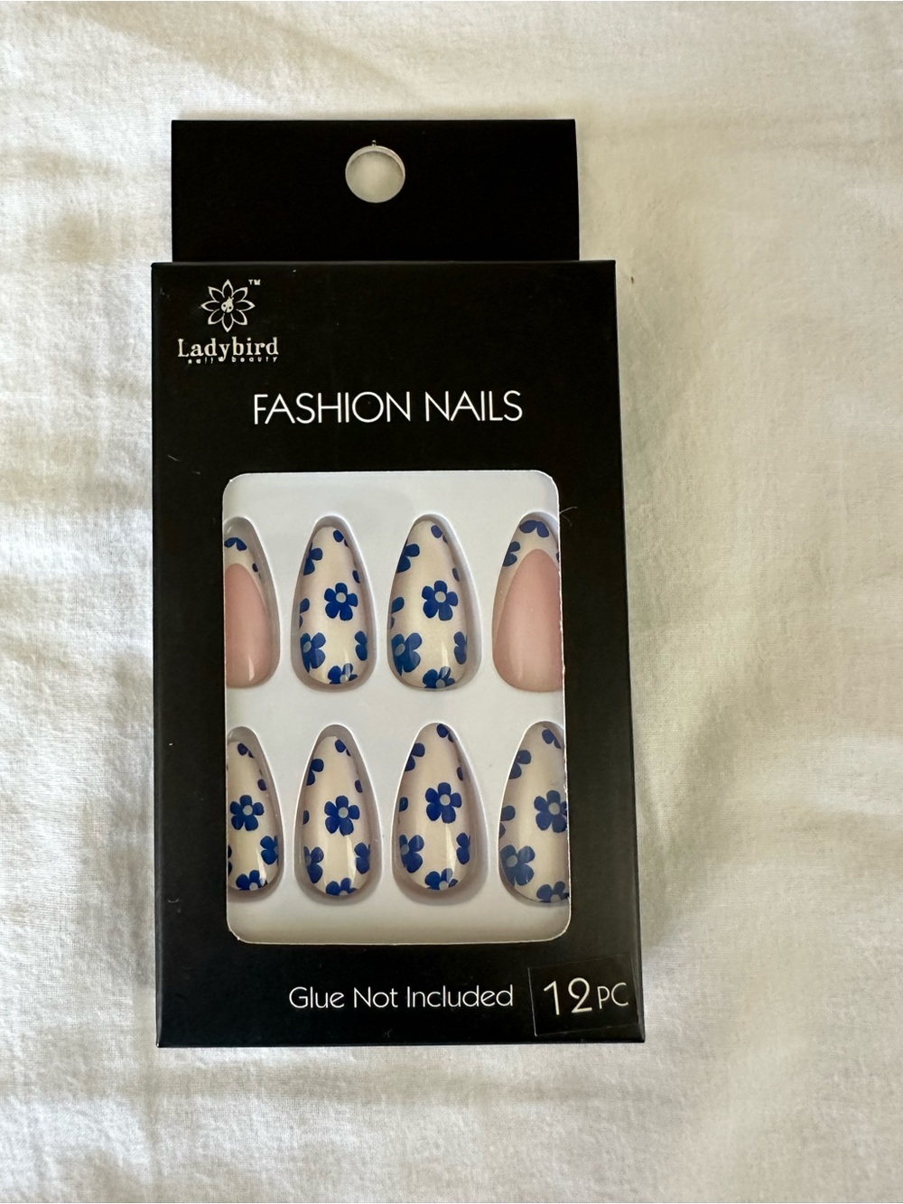 Bundle of Three Sets of Press on Nails - Picture 3 of 4